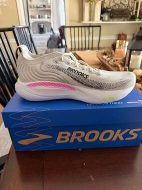 Women's Adrenaline GTS 25 Running Shoes